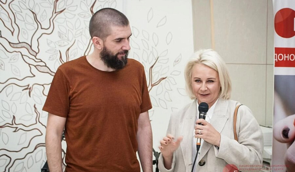 «Такие совпадения — словно дар свыше»: Как акушер подарила жизнь незнакомому музыканту